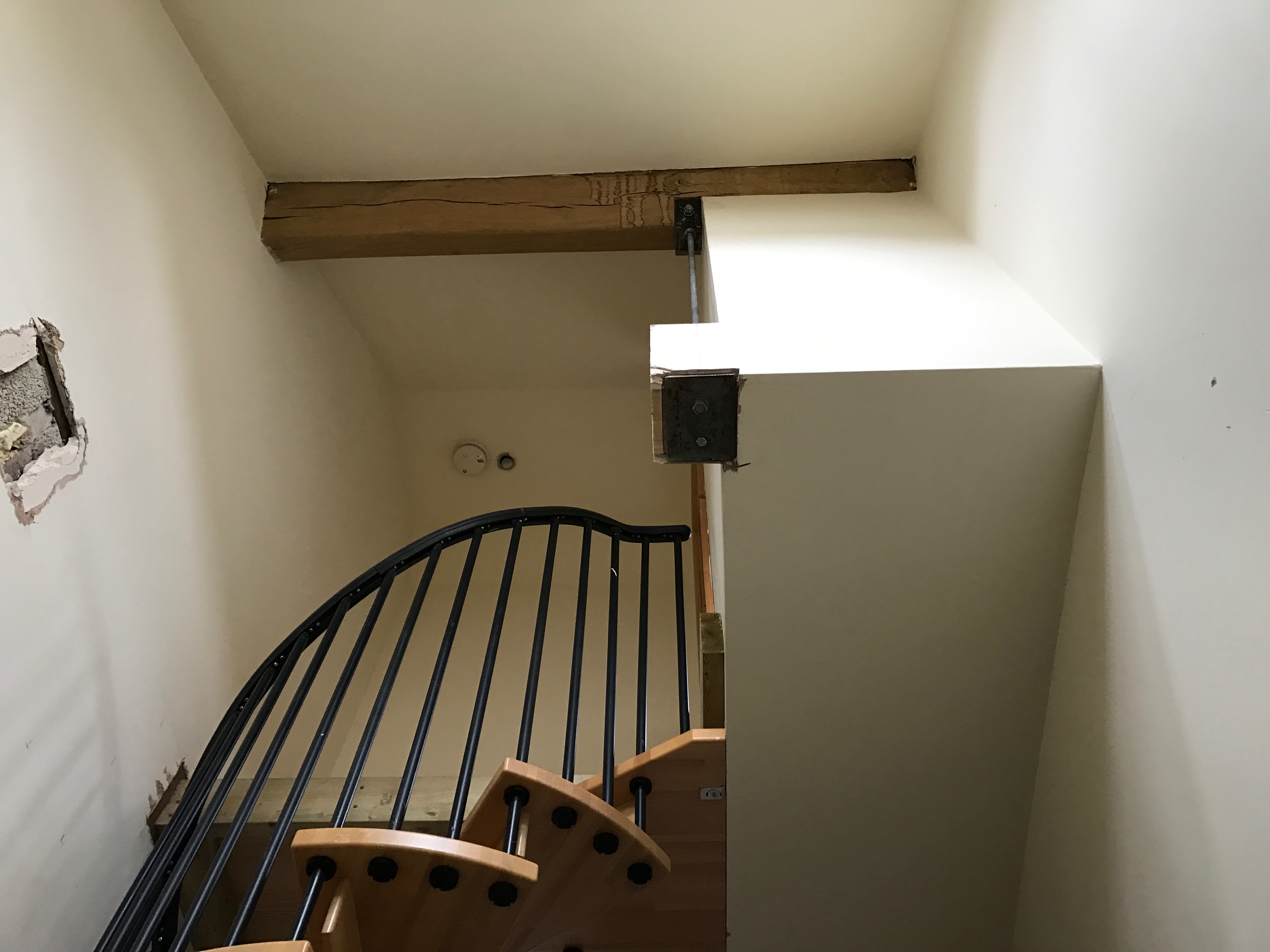 Staircase with beam