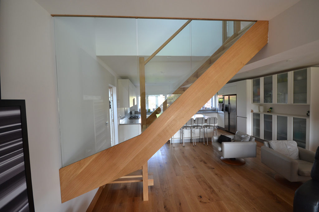 Feature-Oak-and-Glass-Staircase